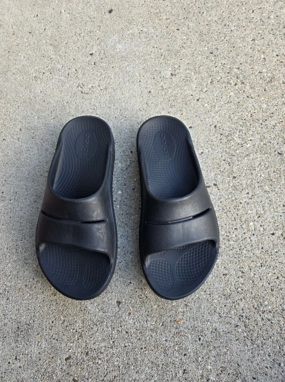 Oofos OOah Slide Sandals in Black Women 6